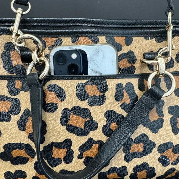 Coach Medium Handbag - Picture 4 of 11